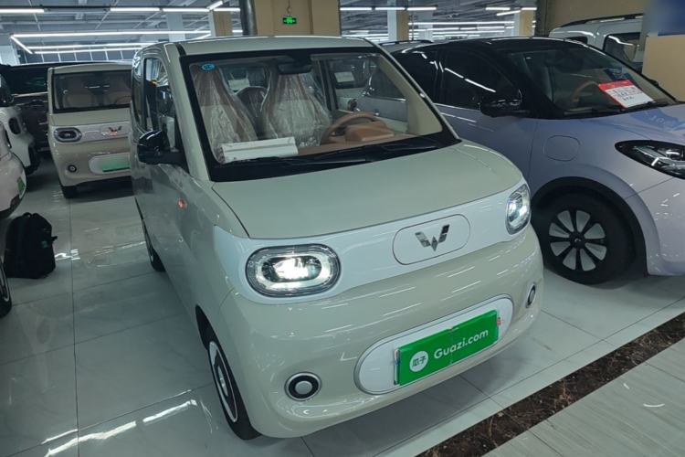 Used Wuling Hongguang MINIEV 2024 3rd Generation 215km Youth Edition Front Right 45 Deg