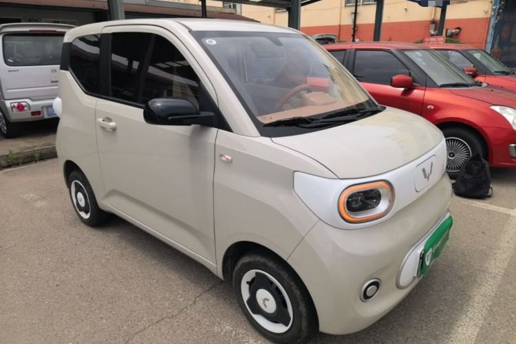 Used Wuling Hongguang MINIEV 2024 3rd Generation 215km Youth Edition Front Right 45 Deg