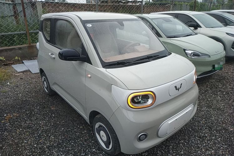 Used Wuling Hongguang MINIEV 2024 3rd Generation 215km Youth Edition Front Right 45 Deg