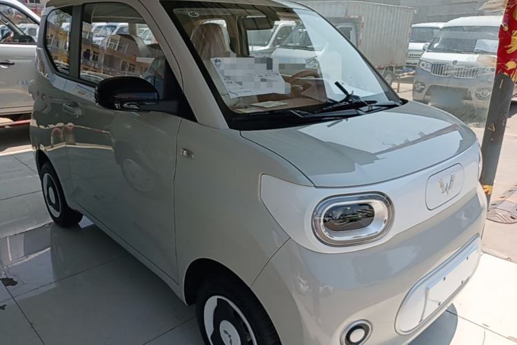 Used Wuling Hongguang MINIEV 2024 3rd Generation 215km Youth Edition Front Right 45 Deg
