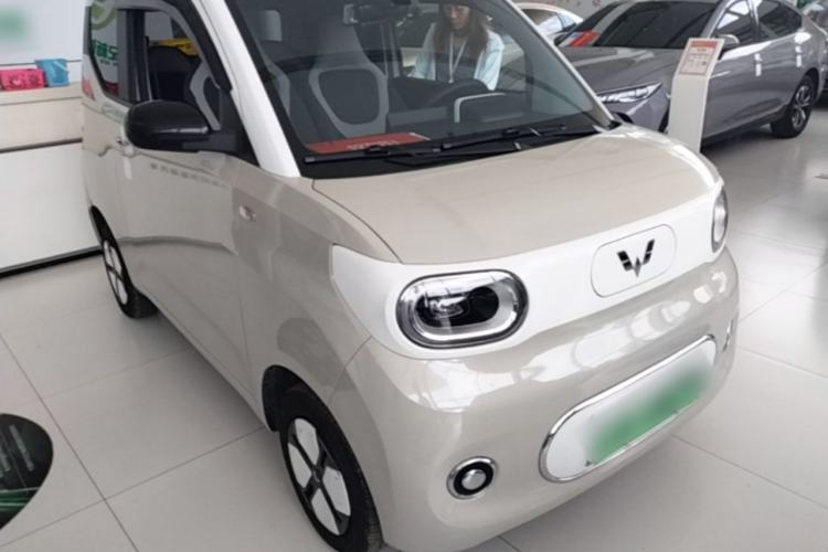 Used Wuling Hongguang MINIEV 2024 3rd Generation 215km Advanced Version Front Right 45 Deg