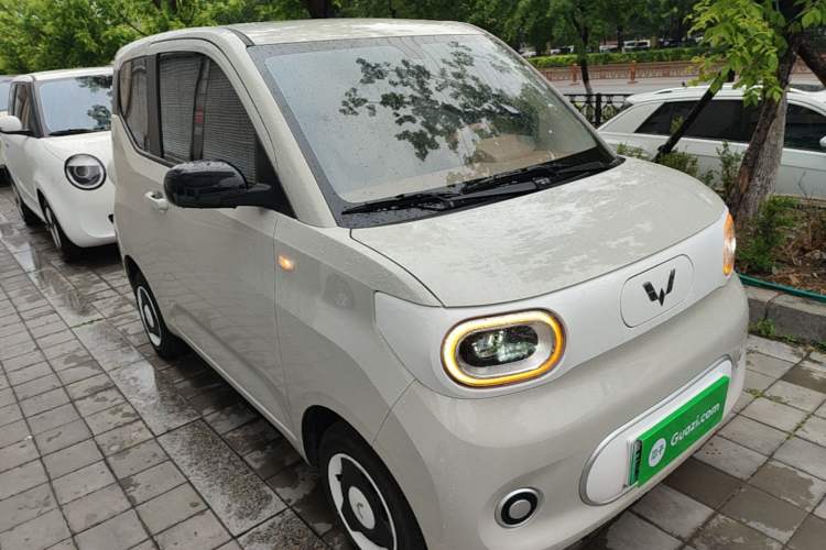 Used Wuling Hongguang MINIEV 2024 3rd Generation 215km Youth Edition Front Right 45 Deg