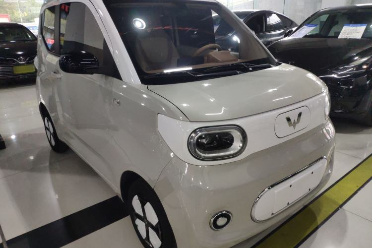 Used Wuling Hongguang MINIEV 2024 3rd Generation 215km Advanced Version Front Right 45 Deg