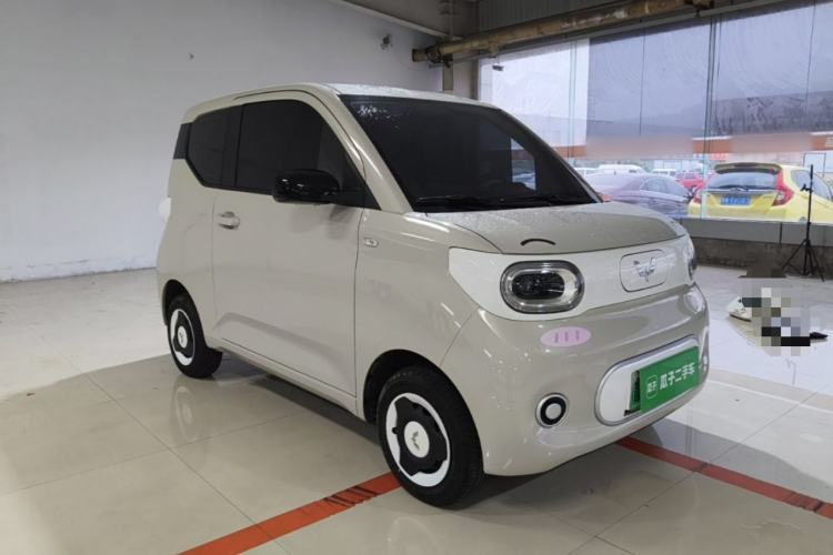 Used Wuling Hongguang MINIEV 2024 3rd Generation 215km Youth Edition Front Right 45 Deg