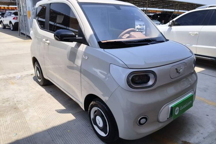 Used Wuling Hongguang MINIEV 2024 3rd Generation 215km Youth Edition Front Right 45 Deg