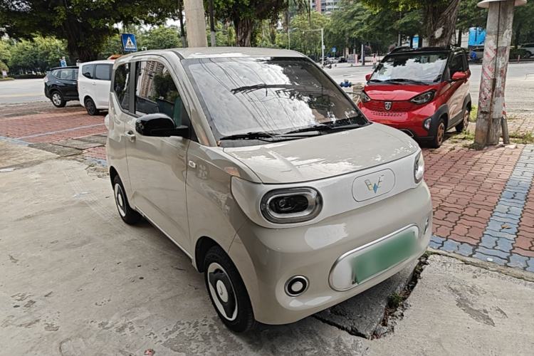 Used Wuling Hongguang MINIEV 2024 3rd Generation 215km Youth Edition Front Right 45 Deg