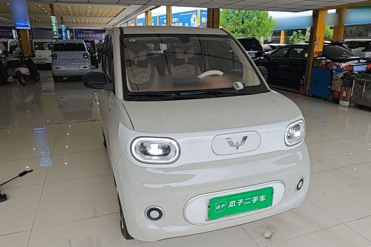 Used Wuling Hongguang MINIEV 2024 3rd Generation 215km Youth Edition Front Right 45 Deg
