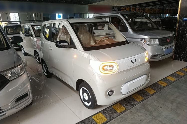 Used Wuling Hongguang MINIEV 2024 3rd Generation 215km Youth Edition Front Right 45 Deg