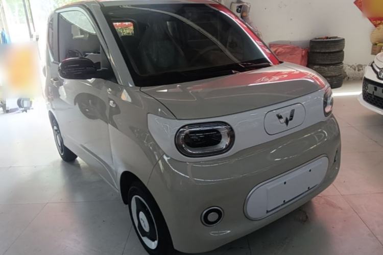 Used Wuling Hongguang MINIEV 2024 3rd Generation 215km Youth Edition Front Right 45 Deg