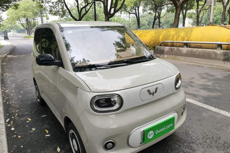 Used Wuling Hongguang MINIEV 2024 3rd Generation 215km Youth Edition Front Right 45 Deg