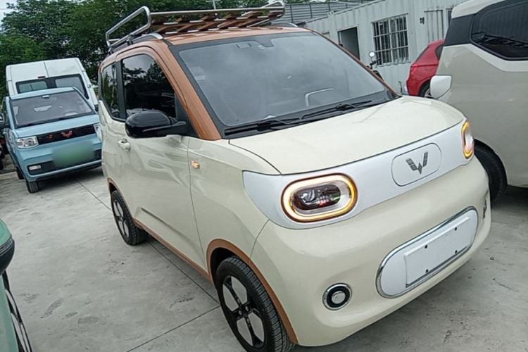 Used Wuling Hongguang MINIEV 2024 3rd Generation 215km Advanced Version Front Right 45 Deg