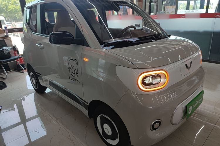 Used Wuling Hongguang MINIEV 2024 3rd Generation 215km Youth Edition Front Right 45 Deg
