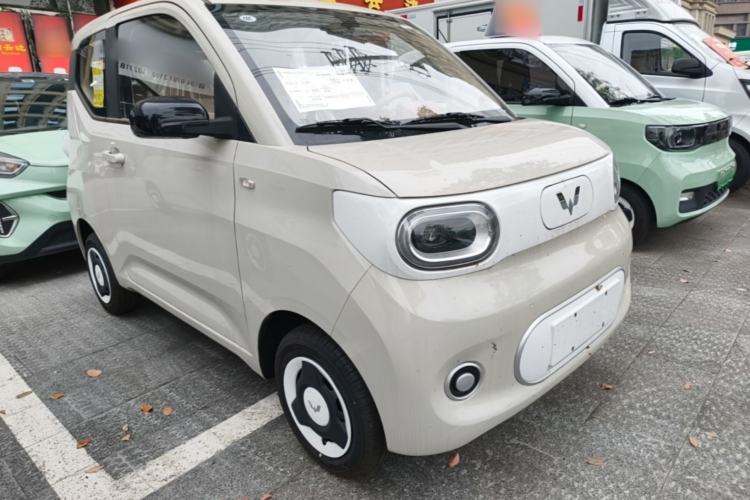 Used Wuling Hongguang MINIEV 2024 3rd Generation 215km Youth Edition Front Right 45 Deg