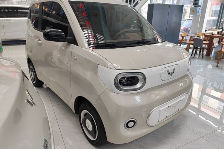 Used Wuling Hongguang MINIEV 2024 3rd Generation 215km Youth Edition Front Right 45 Deg