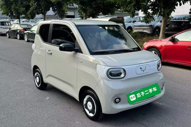 Used Wuling Hongguang MINIEV 2024 3rd Generation 215km Youth Edition Front Right 45 Deg
