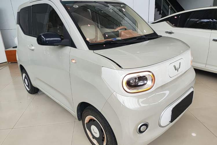 Used Wuling Hongguang MINIEV 2024 3rd Generation 215km Youth Edition Front Right 45 Deg