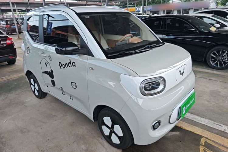 Used Wuling Hongguang MINIEV 2024 3rd Generation 215km Advanced Version Front Right 45 Deg