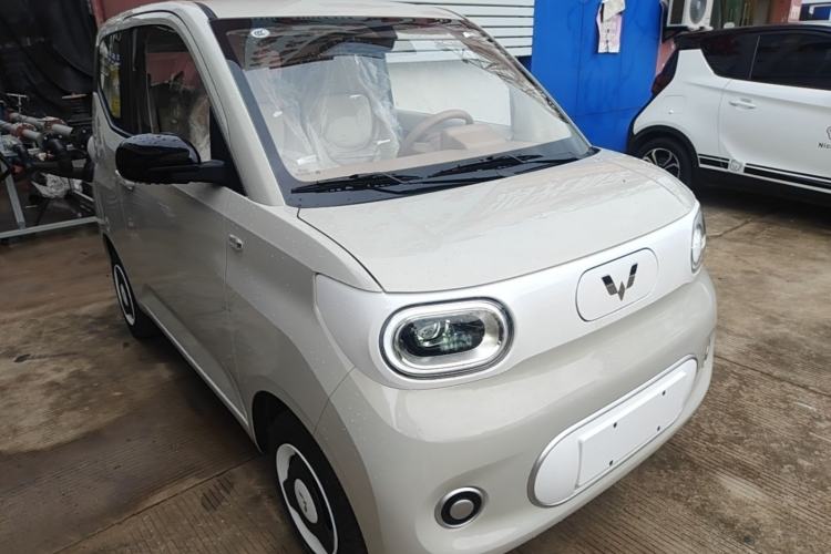 Used Wuling Hongguang MINIEV 2024 3rd Generation 215km Youth Edition Front Right 45 Deg