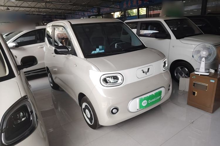 Used Wuling Hongguang MINIEV 2024 3rd Generation 215km Youth Edition Front Right 45 Deg