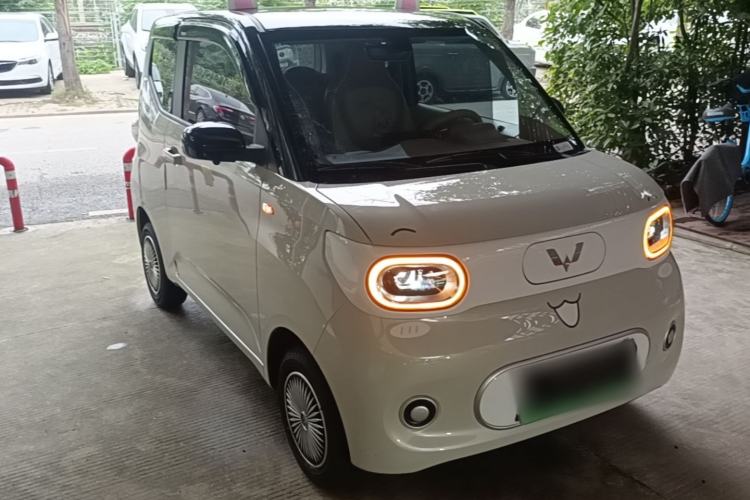 Used Wuling Hongguang MINIEV 2024 3rd Generation 215km Youth Edition Front Right 45 Deg