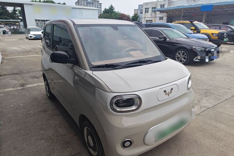 Used Wuling Hongguang MINIEV 2024 3rd Generation 215km Youth Edition Front Right 45 Deg