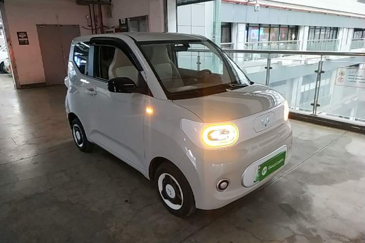 Used Wuling Hongguang MINIEV 2024 3rd Generation 215km Youth Edition Front Right 45 Deg