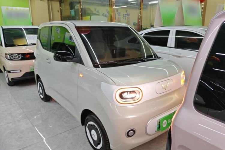 Used Wuling Hongguang MINIEV 2024 3rd Generation 215km Youth Edition Front Right 45 Deg