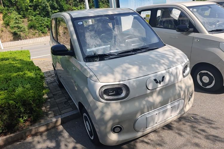 Used Wuling Hongguang MINIEV 2024 3rd Generation 215km Youth Edition Front Right 45 Deg
