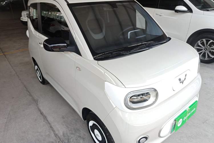 Used Wuling Hongguang MINIEV 2024 3rd Generation 215km Youth Edition Front Right 45 Deg
