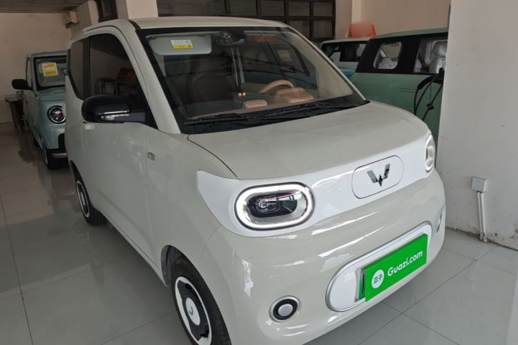 Used Wuling Hongguang MINIEV 2024 3rd Generation 215km Youth Edition Front Right 45 Deg