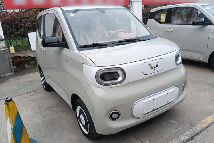 Used Wuling Hongguang MINIEV 2024 3rd Generation 215km Youth Edition Front Right 45 Deg