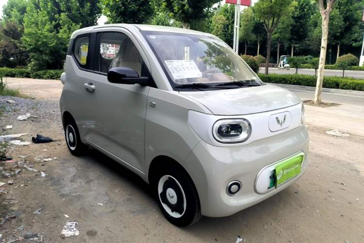 Used Wuling Hongguang MINIEV 2024 3rd Generation 215km Youth Edition Front Right 45 Deg
