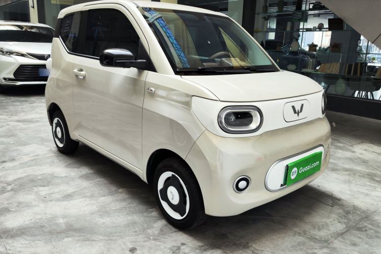 Used Wuling Hongguang MINIEV 2024 3rd Generation 215km Youth Edition Front Right 45 Deg