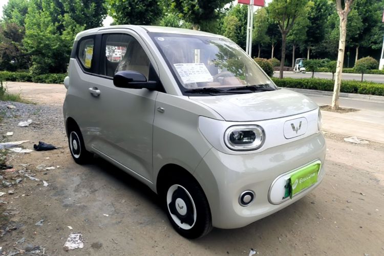 Used Wuling Hongguang MINIEV 2024 3rd Generation 215km Youth Edition Front Right 45 Deg