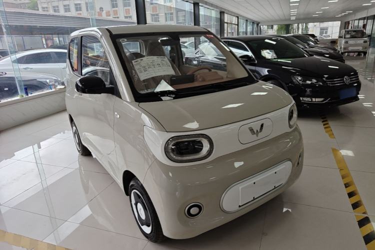 Used Wuling Hongguang MINIEV 2024 3rd Generation 215km Youth Edition Front Right 45 Deg