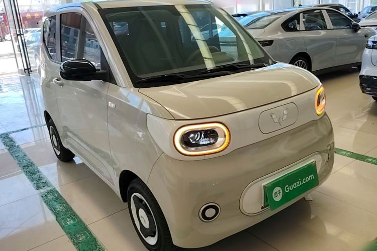 Used Wuling Hongguang MINIEV 2024 3rd Generation 215km Youth Edition Front Right 45 Deg