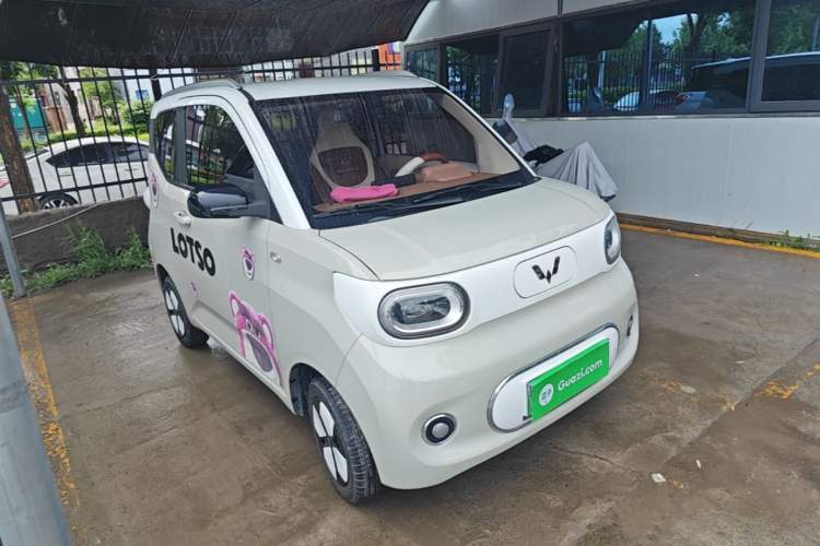 Used Wuling Hongguang MINIEV 2024 3rd Generation 215km Advanced Version Front Right 45 Deg
