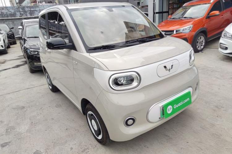Used Wuling Hongguang MINIEV 2024 3rd Generation 215km Youth Edition Front Right 45 Deg