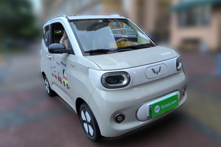 Used Wuling Hongguang MINIEV 2024 3rd Generation 215km Advanced Version Front Right 45 Deg