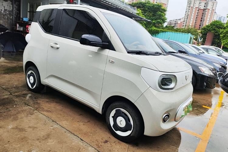 Used Wuling Hongguang MINIEV 2024 3rd Generation 215km Youth Edition Front Right 45 Deg