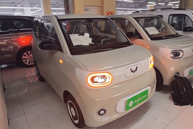 Used Wuling Hongguang MINIEV 2024 3rd Generation 215km Youth Edition Front Right 45 Deg