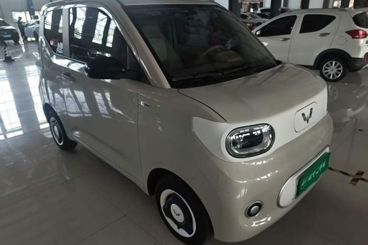 Used Wuling Hongguang MINIEV 2024 3rd Generation 215km Youth Edition Front Right 45 Deg