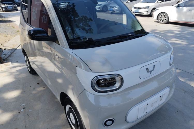 Used Wuling Hongguang MINIEV 2024 3rd Generation 215km Youth Edition Front Right 45 Deg