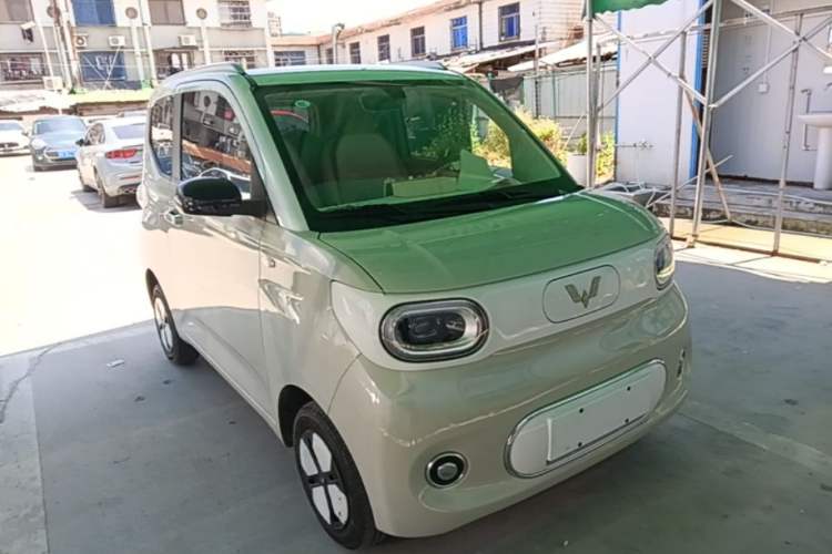 Used Wuling Hongguang MINIEV 2024 3rd Generation 215km Advanced Version Front Right 45 Deg