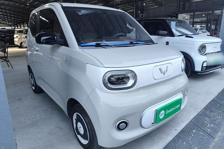 Used Wuling Hongguang MINIEV 2024 3rd Generation 215km Youth Edition Front Right 45 Deg