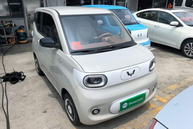 Used Wuling Hongguang MINIEV 2024 3rd Generation 215km Youth Edition Front Right 45 Deg