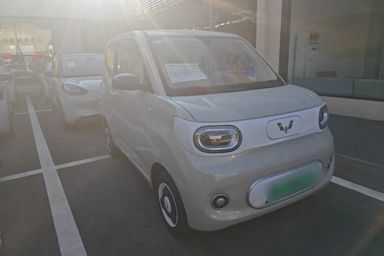 Used Wuling Hongguang MINIEV 2024 3rd Generation 215km Youth Edition Front Right 45 Deg