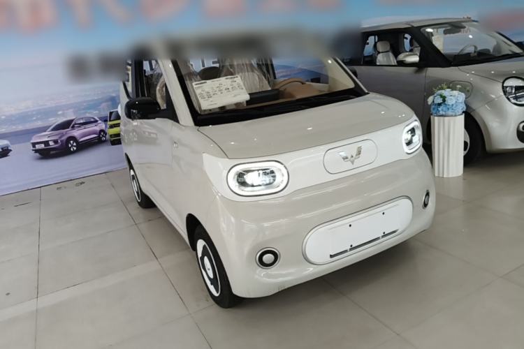 Used Wuling Hongguang MINIEV 2024 3rd Generation 215km Youth Edition Front Right 45 Deg