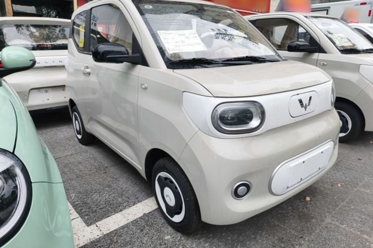 Used Wuling Hongguang MINIEV 2024 3rd Generation 215km Youth Edition Front Right 45 Deg