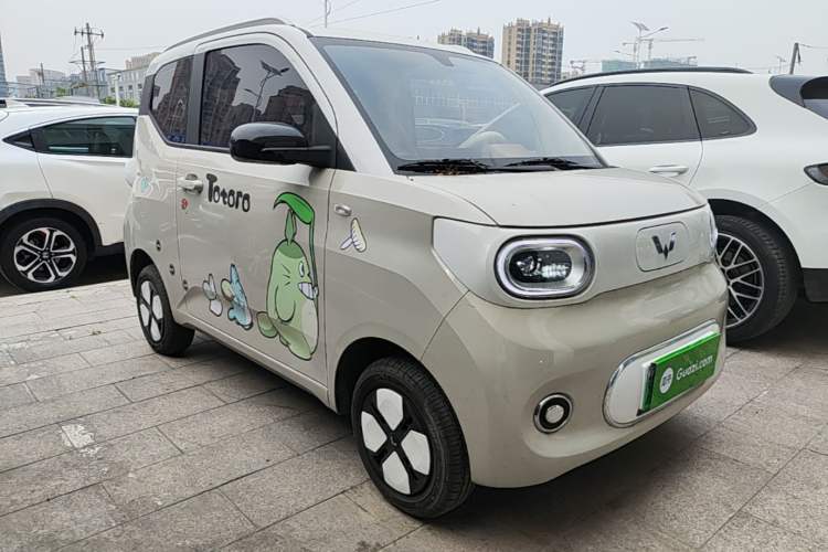 Used Wuling Hongguang MINIEV 2024 3rd Generation 215km Advanced Version Front Right 45 Deg